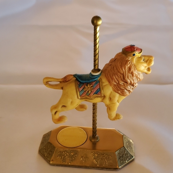 Lion Westminster Carousel Collection - Picture 2 of 9
